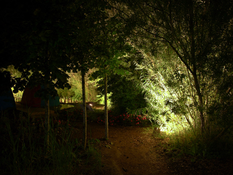 mjsaucier-paysagiste-eclairage-nocture-ambiance-amenagement-decor-nocturne-festival-des-jardins-saline-2016_nocturne-011 (1)